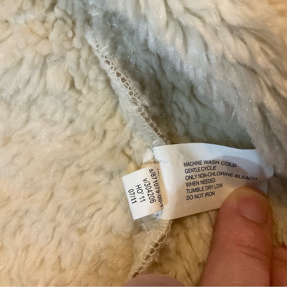 Cozy Tan & Cream Kids Vest by GAP - Picture 4 of 8